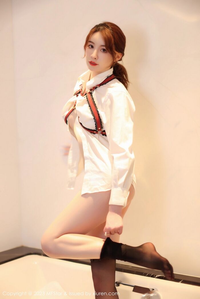 [MFStar Mock Academy] Vol.615_模特yoo优优性感白T配黑色短裙露超薄黑丝秀美腿诱惑写真50P 29th image