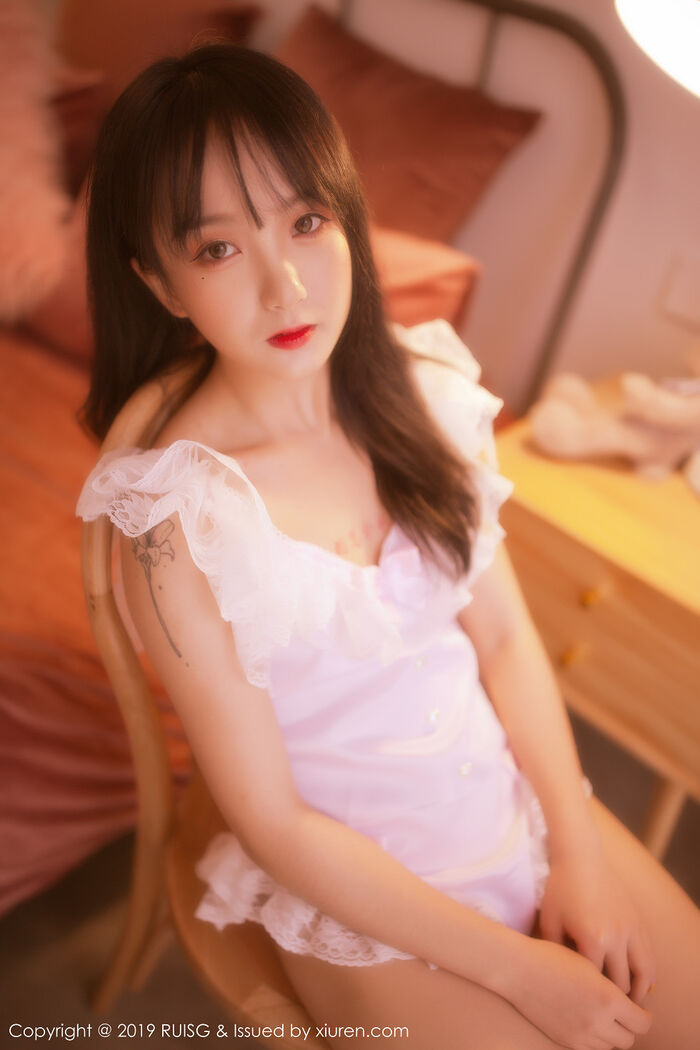 [RUISG瑞丝馆]VOL.085_新人妹子小葡萄miki私房梦幻光线诱人蕾丝内衣唯美诱惑写真43P 3th image