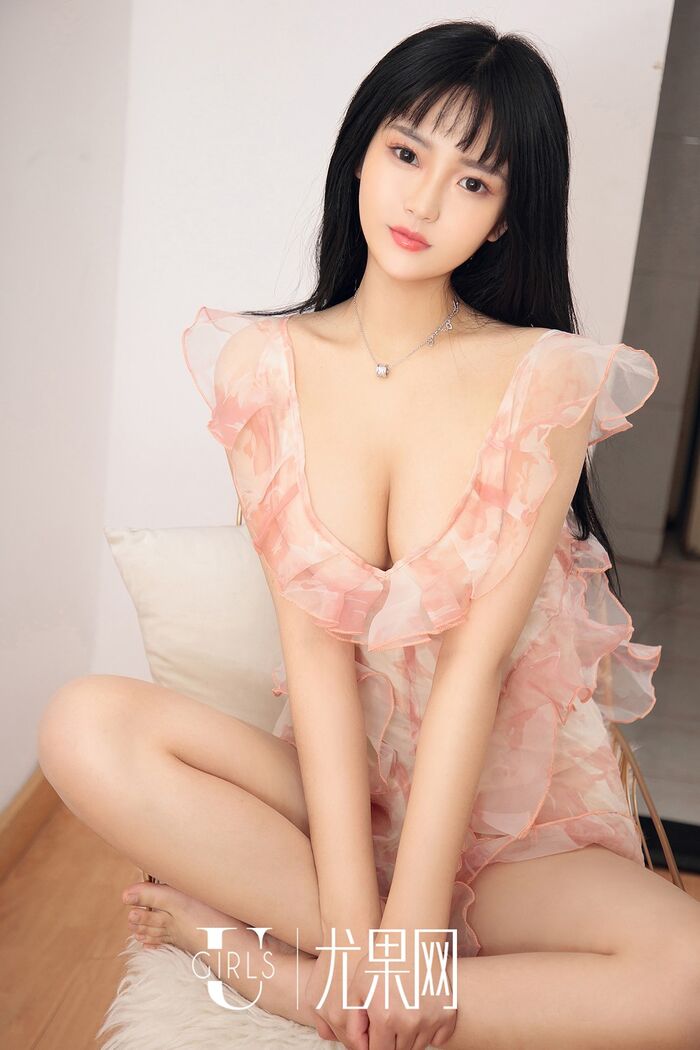 [Ugirls尤果网] U413_嫩模桃子清纯学生装 + 私房粉色眠衣秀完美身材豪乳诱惑写真65P 43th image