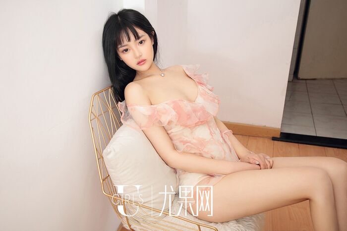 [Ugirls尤果网] U413_嫩模桃子清纯学生装 + 私房粉色眠衣秀完美身材豪乳诱惑写真65P 45th image