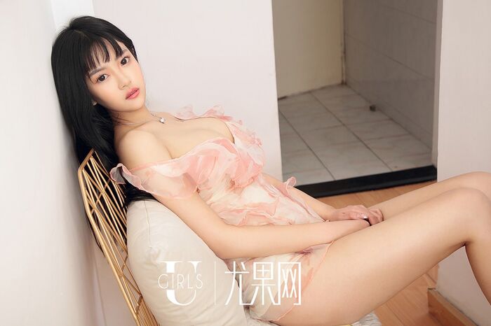 [Ugirls尤果网] U413_嫩模桃子清纯学生装 + 私房粉色眠衣秀完美身材豪乳诱惑写真65P 48th image