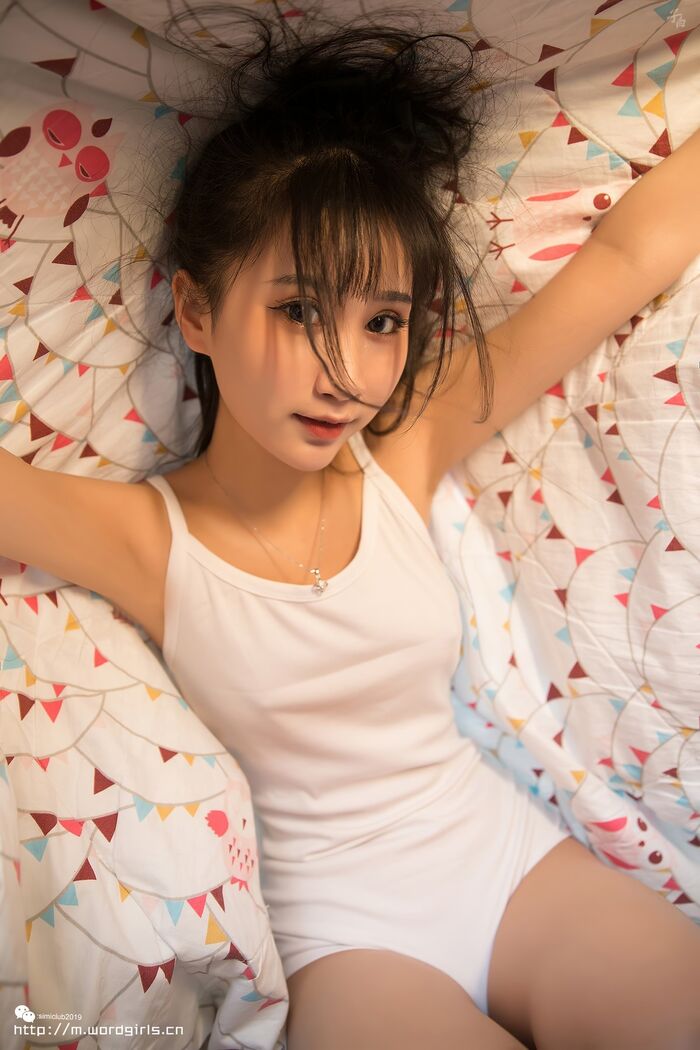 [Toutiao 头条神] No.865_嫩模婴宁私房床上白高叉连体眠衣秀苗条身材迷人性感写真29P 10th image