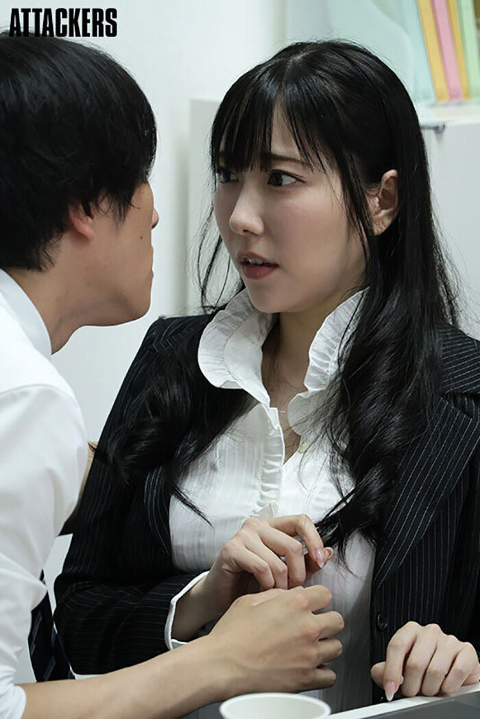 [Tina Nanami] Overtime alone with a female boss who is about to get married ... I can't suppress my feelings and I'm [AV] AV actress 2th image