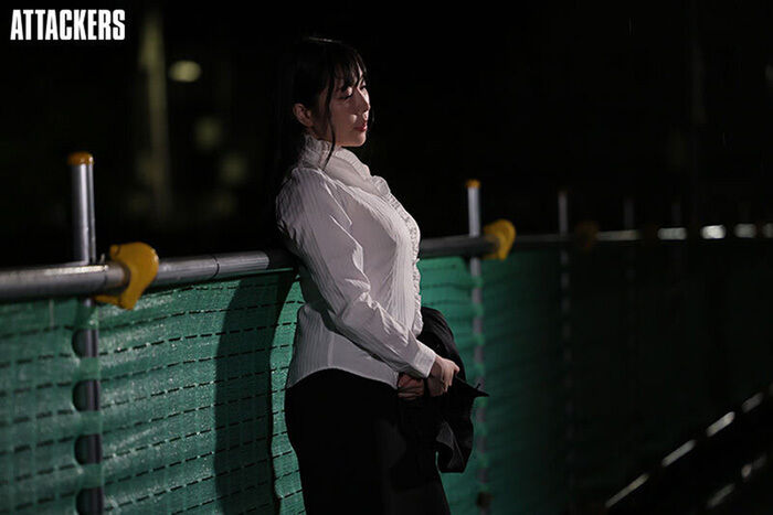 [Tina Nanami] Overtime alone with a female boss who is about to get married ... I can't suppress my feelings and I'm [AV] AV actress 4th image