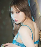 [Marina High Quality Erotic Images 16 Sheets] Swimsuit Gravure Off-Shot Selfie of the Three Musketeers Members