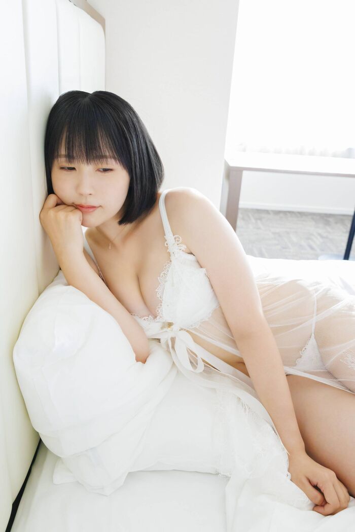 [Image] G-cup voice actor is nude for the first time! Snow on the night road, harassing fans with a skin-colored swimsuit gravure that looks naked at first glance!! 19th image
