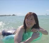 Image: A staff member who bought a transparent float and gave it to Haruka Ayase (38) in a swimsuit