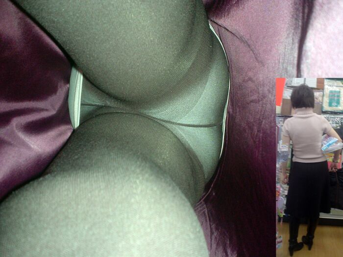 I want to see the contents of the skirt of a married woman shopping at the supermarket - www It looks stuffy and smelly and it's the best panchira image - www 10th image