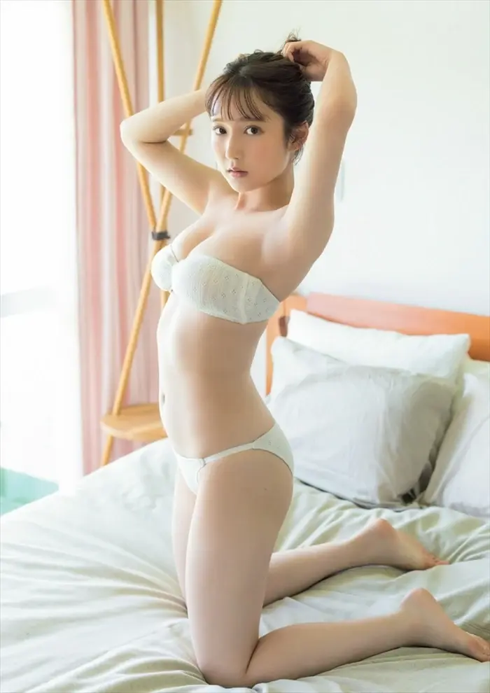 鈴木くるみのエロ画像。Fカップ爆乳おっぱい&エッチなフェラ顔 12th image