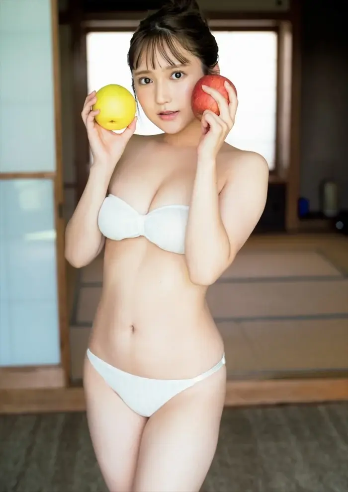 鈴木くるみのエロ画像。Fカップ爆乳おっぱい&エッチなフェラ顔 13th image
