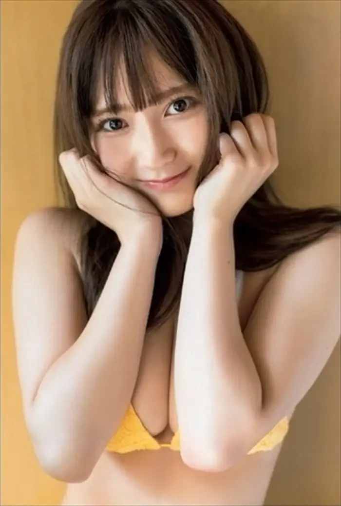 鈴木くるみのエロ画像。Fカップ爆乳おっぱい&エッチなフェラ顔 19th image