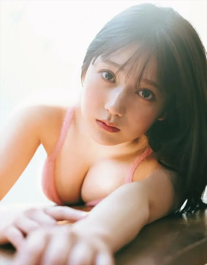 鈴木くるみのエロ画像。Fカップ爆乳おっぱい&エッチなフェラ顔 24th image
