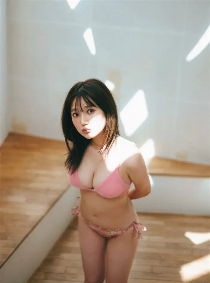 鈴木くるみのエロ画像。Fカップ爆乳おっぱい&エッチなフェラ顔 30th image