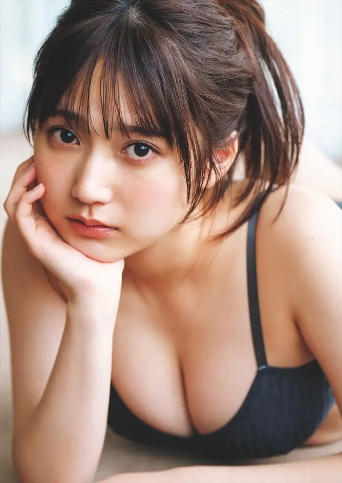 鈴木くるみのエロ画像。Fカップ爆乳おっぱい&エッチなフェラ顔 49th image