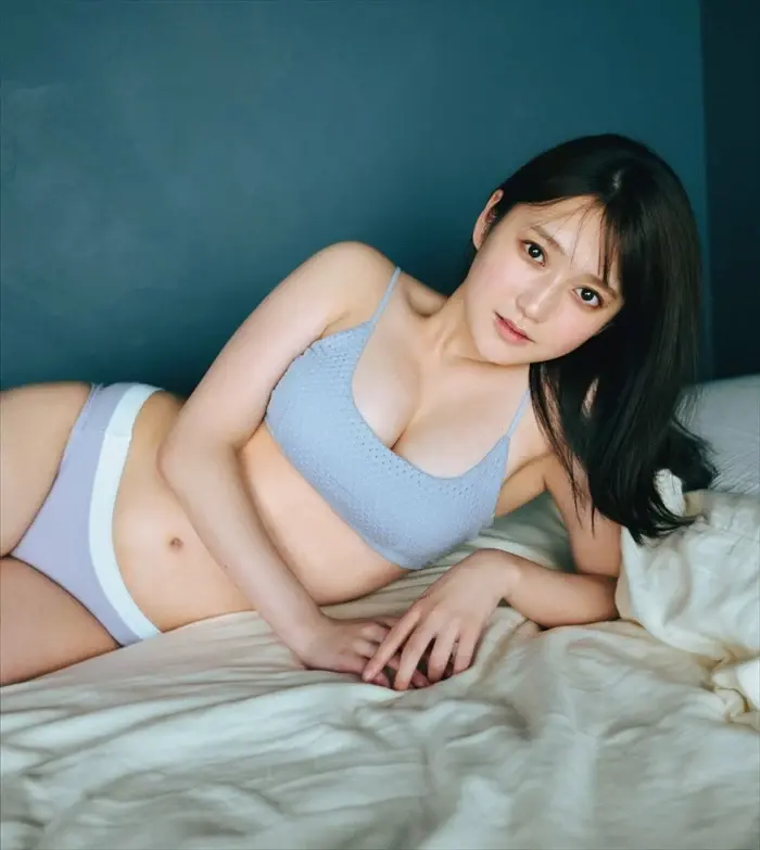 鈴木くるみのエロ画像。Fカップ爆乳おっぱい&エッチなフェラ顔 7th image