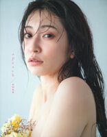 NMB48の元メンバーで美容系YouTuberとして活動する吉田朱里(29)最初で最後の写真集で史上最も自分磨きした美しい姿を下着姿で披露w