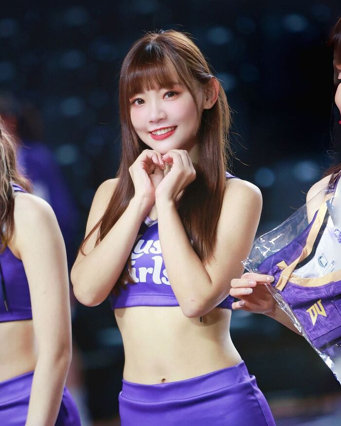 The cheerleading girl 'Xiaoying Ying' has an impeccable face and beautiful breasts, causing netizens to riot (10P) 3th image