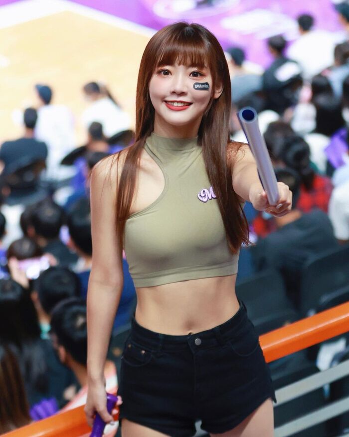 The cheerleading girl 'Xiaoying Ying' has an impeccable face and beautiful breasts, causing netizens to riot (10P) 9th image