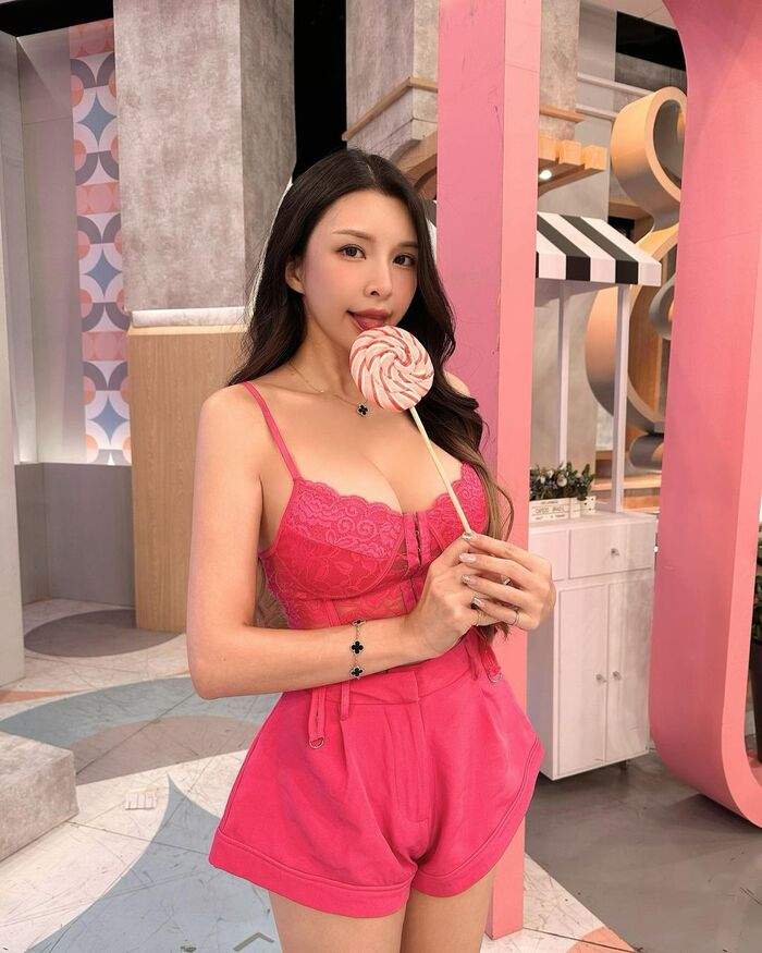 Goddess Guoguang shocked the international red carpet E-milk 'hollowed out on the side' and saw all the super fierce curves (11P) 7th image