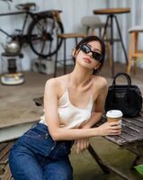 The long-legged girl "Zheng Xinen" eye-catching curves are fascinating at first glance (10P)