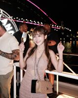 The temperamental girl "Jingjing" has a high-value girlfriend who is full of power and makes people fall in love immediately (10P)