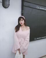 Girlfriend "Qiu Han" has a bright face that makes people fall in love, and the curves are more powerful in front and back (10P)