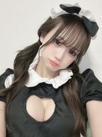 NMB48 Kaisuke Wada (26) reveals her plump bust and cleavage in a sexy maid outfit!