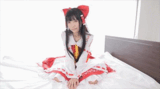 [AV image GIF] Nana Kisaki 10 slender black-haired beautiful girls with cute priestess-style cosplay