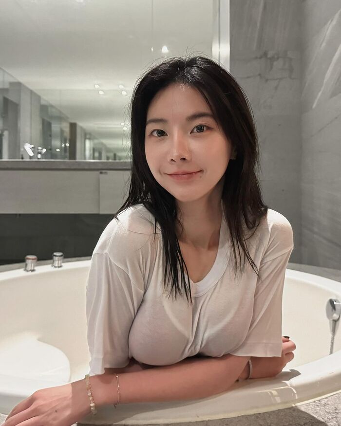 「zamy奎丁」超完美臉蛋+誘人身材人受得了 (10P) 2th image
