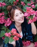 The hot goddess "Rao Shijie" blooms deep V career line and is about to come out (10P)