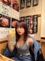 [With image] Woman "I like lemon sour recently" → show her cleavage and get 25,000 likes