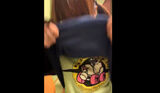 [Good news] Naughty girl turns up her shirt at a drinking party and shows it off wwww (video)