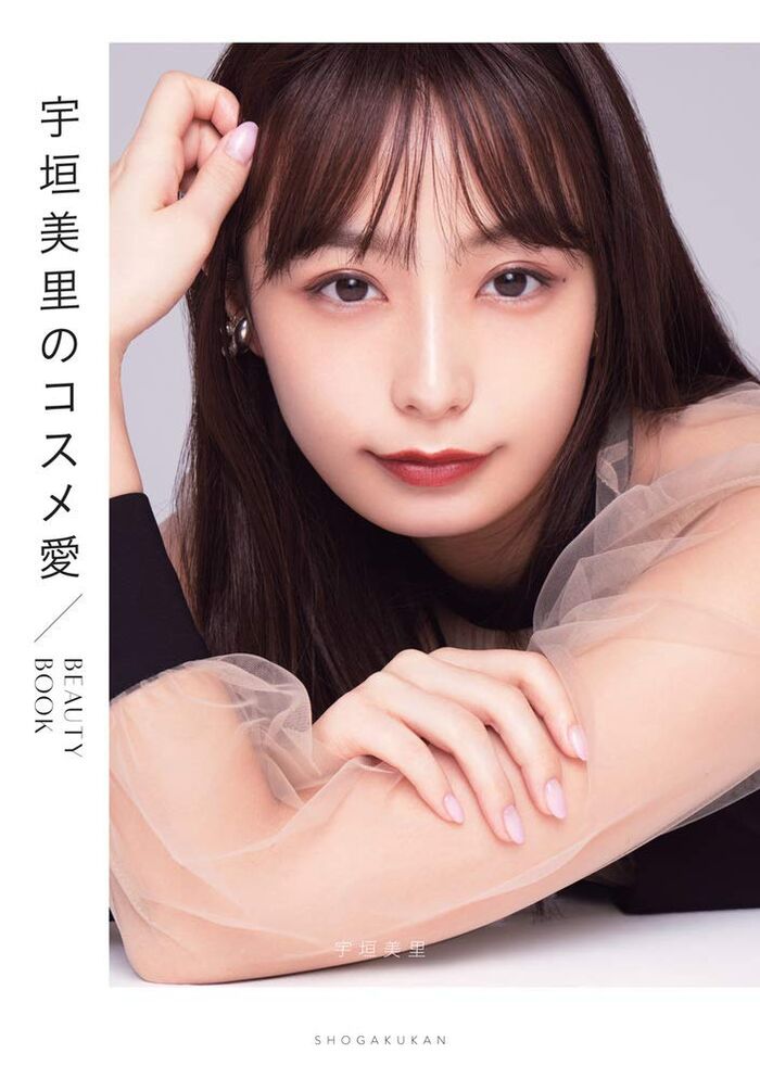 Former TBS beautiful girl Anna Misato Ugaki, at the 96th Academy Awards ceremony, appies cleavage in a bright red dress www 2th image