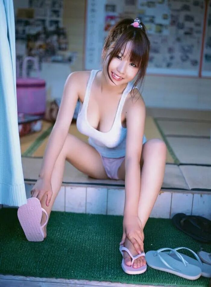 139 no-bra tank top erotic images I collected side breasts and floating nipples that can be seen from loose sleeveless 21th image