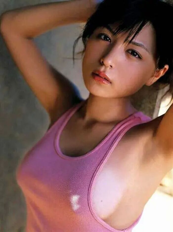 139 no-bra tank top erotic images I collected side breasts and floating nipples that can be seen from loose sleeveless 30th image