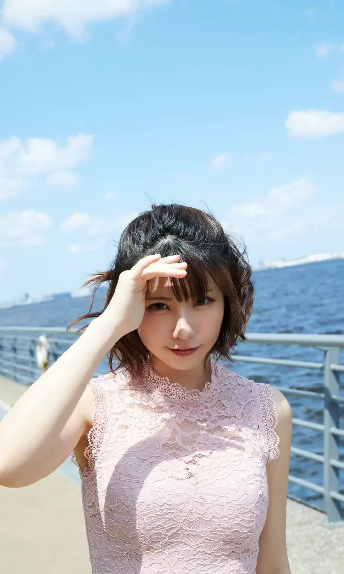 【Enako 11】Gravure image of enjoying the beautiful bust and beautiful buttocks of Japan's cutest cosplayer (3) 3th image